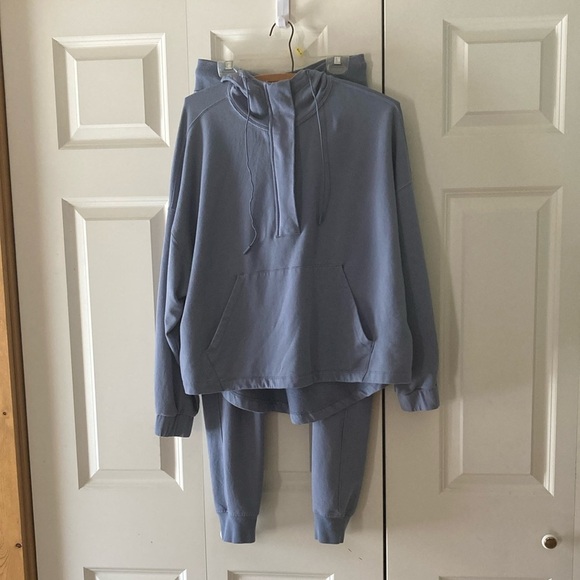 Knix jogging suit women’s small two piece jogging lounging comfy